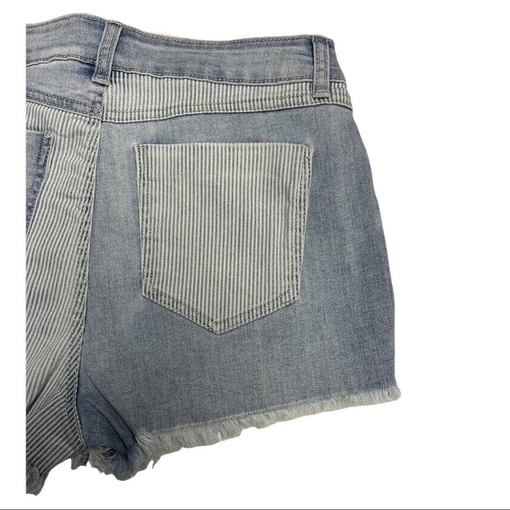Rewash Two Tone Pin Striped High Rise Distressed Jean Shorts Size 7/28 NWOT - Picture 7 of 11